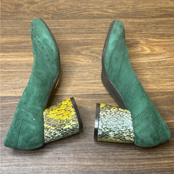 3/$30 Girotti Green Suede Women's Shoes with Snake Print Heel - Picture 1 of 10